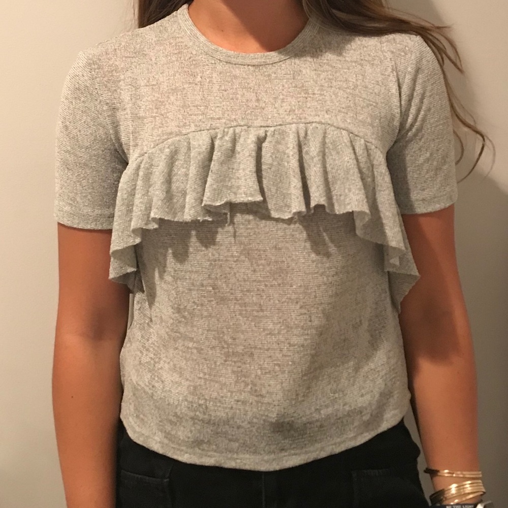 Grey ruffle top!